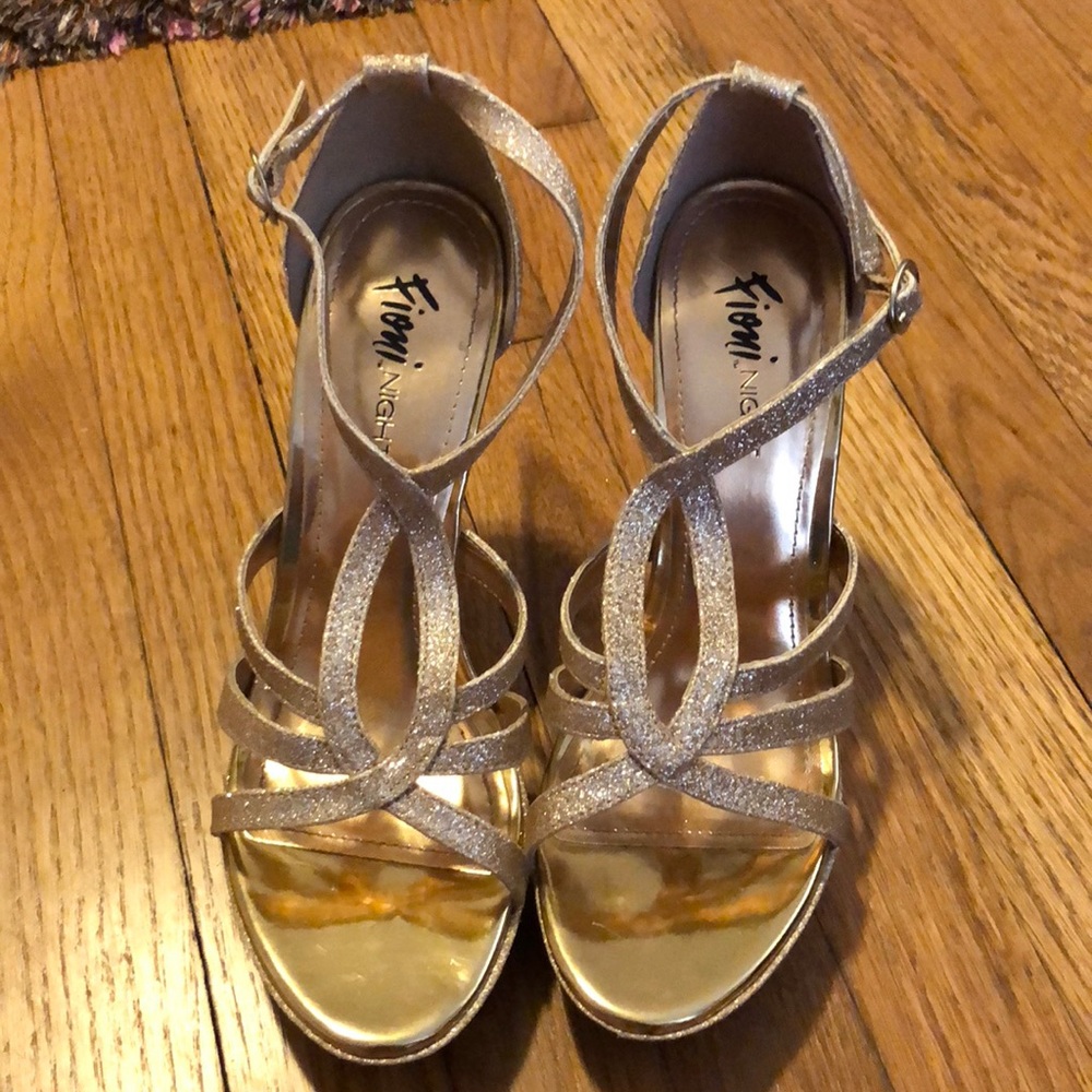 Fioni night gold heels